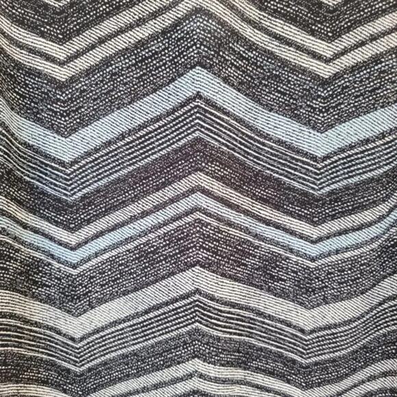 Torrid Sleeveless Blouse Chevron Printed Womens Size L Black White V Neck - Picture 7 of 10